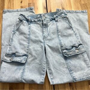 Celebrity Pink Light Wash Cargo Jeans Women’s Size 5/27